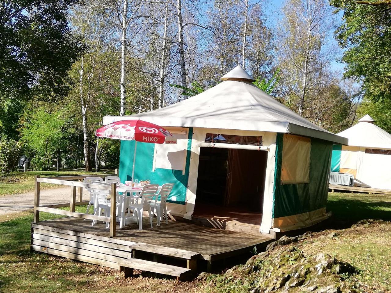 Camping 3 Etoiles - Piscine Chauffee - Vue Montagne Сен-Жирон Экстерьер фото